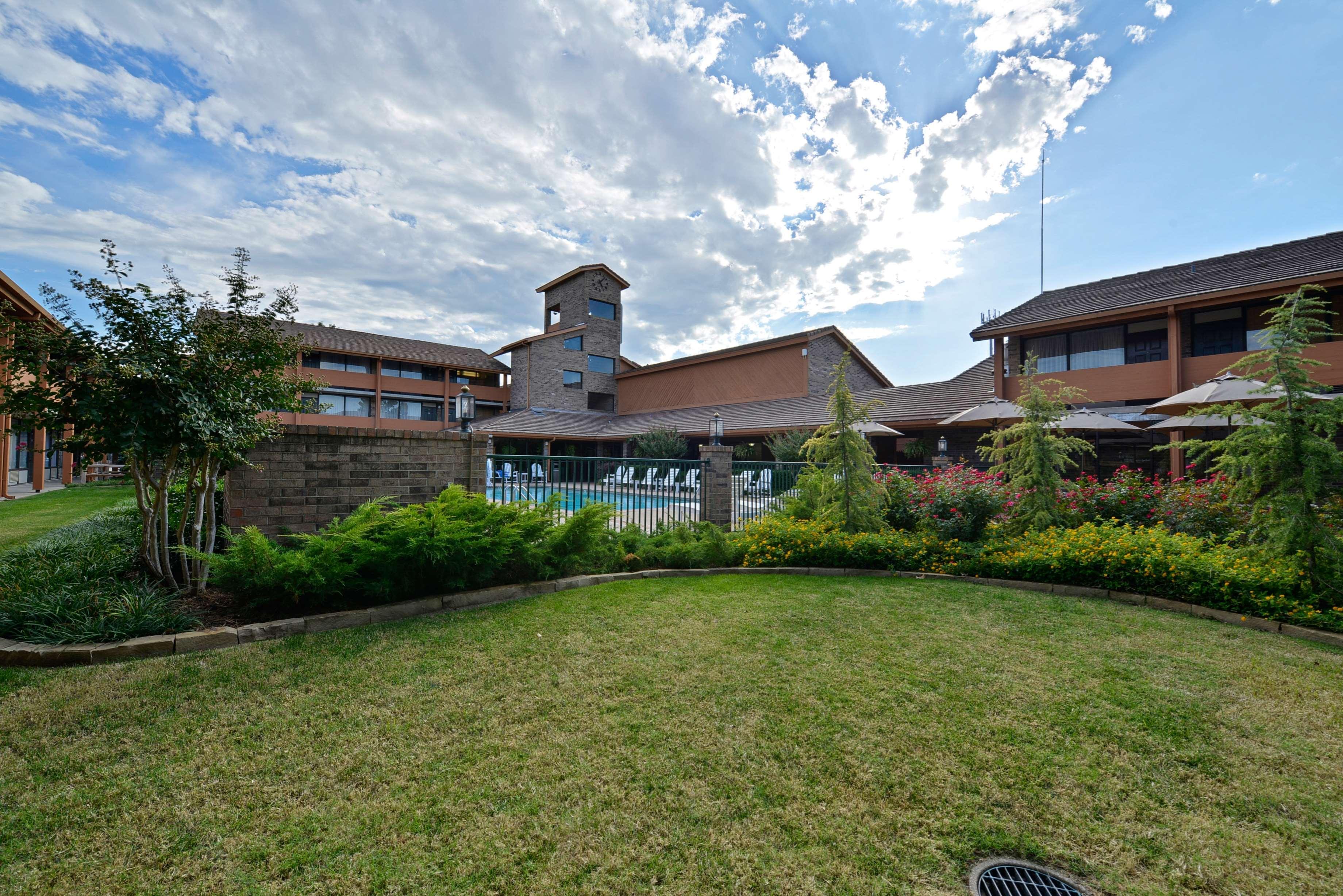 Western Saddleback And Conference Center Hotel 3*