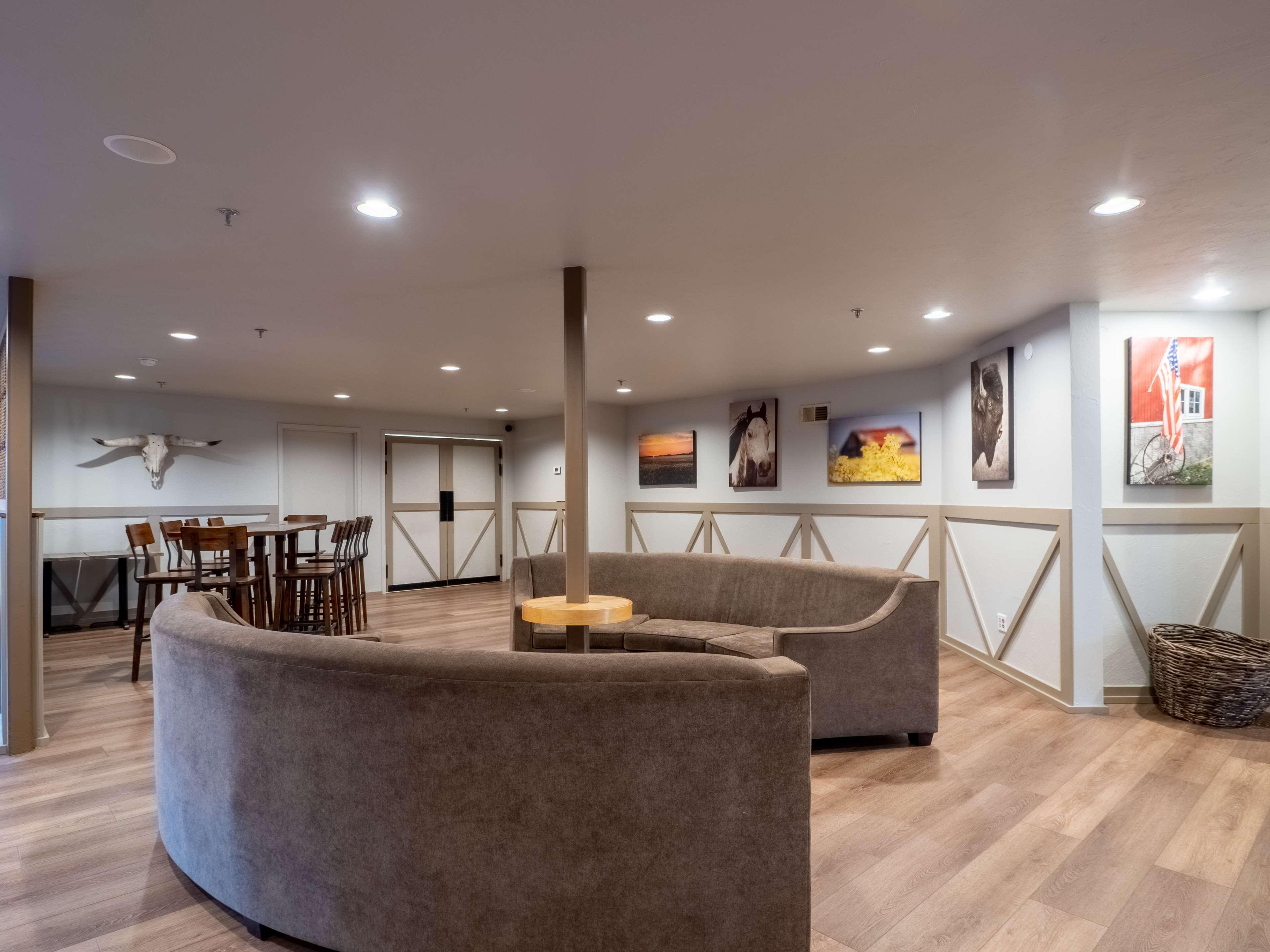Western Saddleback And Conference Center Hotel 3*