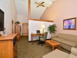 Hotel Western Saddleback And Conference Center 3*